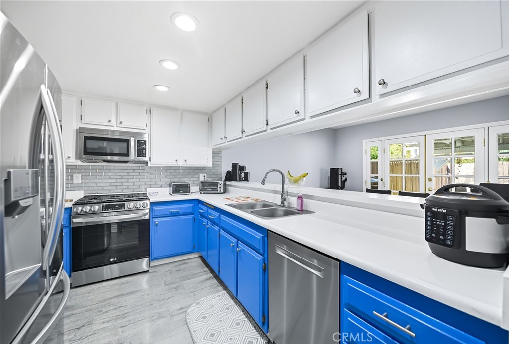 2450 Stow Street Simi Valley, CA 93063 - Photo 9 of 24