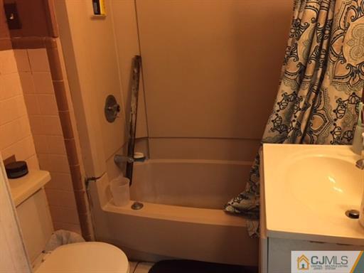 333 New Market Road Dunellen, NJ 08812 - Photo 3 of 19 a bathroom with a toilet and a shower