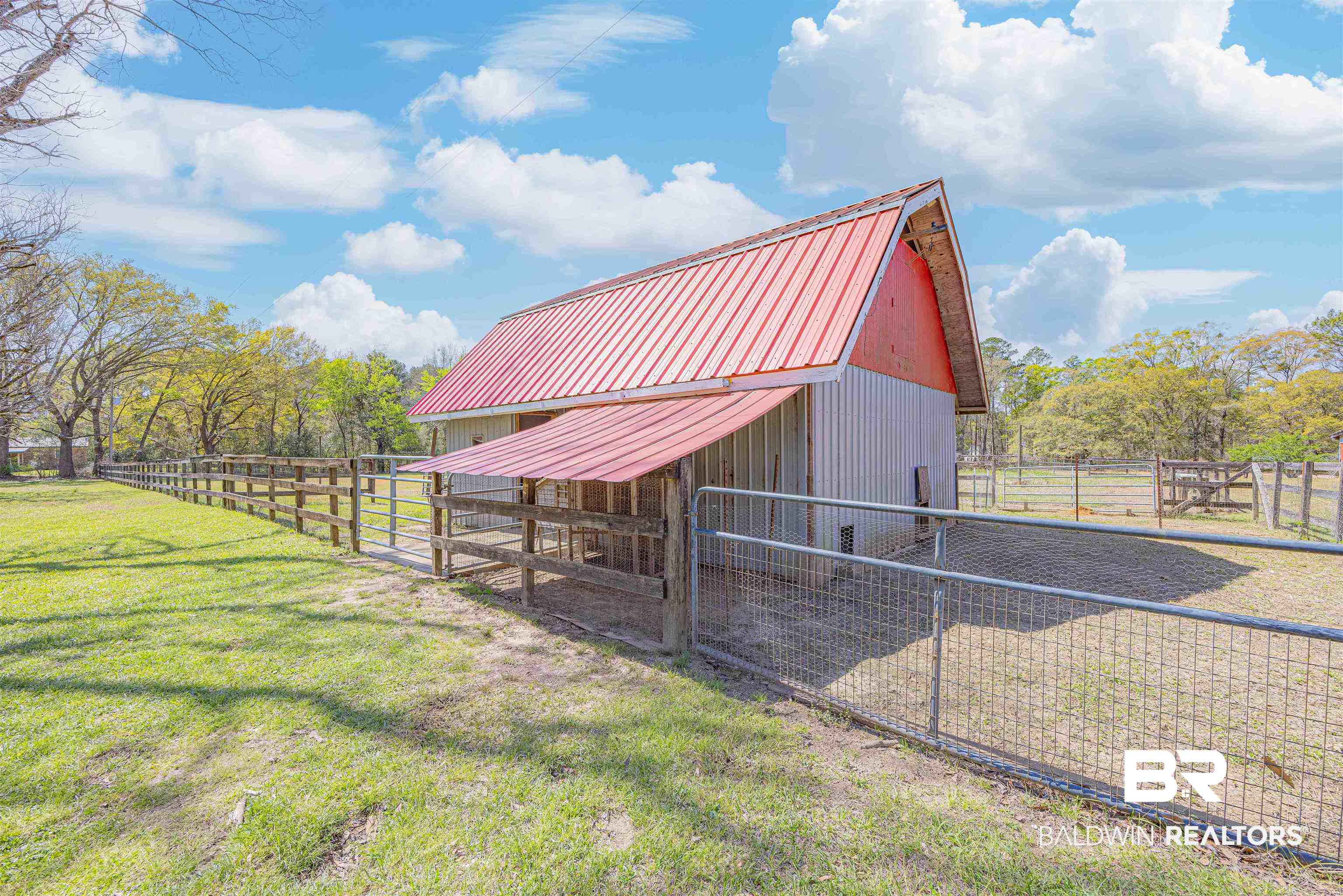 43101 Brown Road Bay Minette, AL 36507 - Photo 71 of 81 Horse barn with chicken coop on side