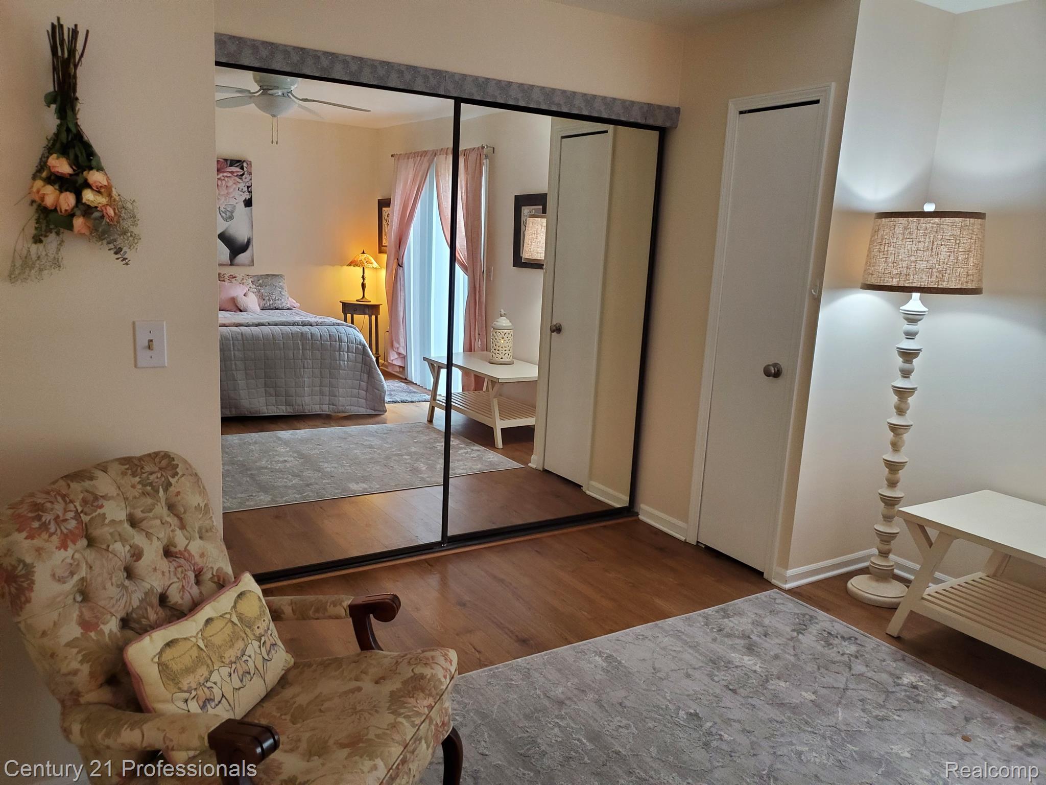 1650 River View Drive, Unit #38 Rochester, MI 48309 - Photo 17 of 33 Master Bedroom