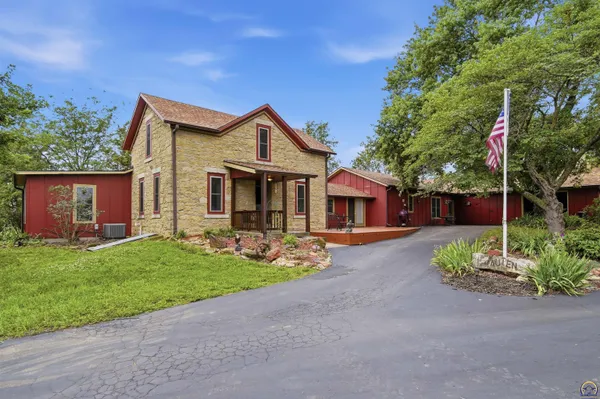 $660,000 | 26906 Gladden Road, Maple Hill, KS 66507