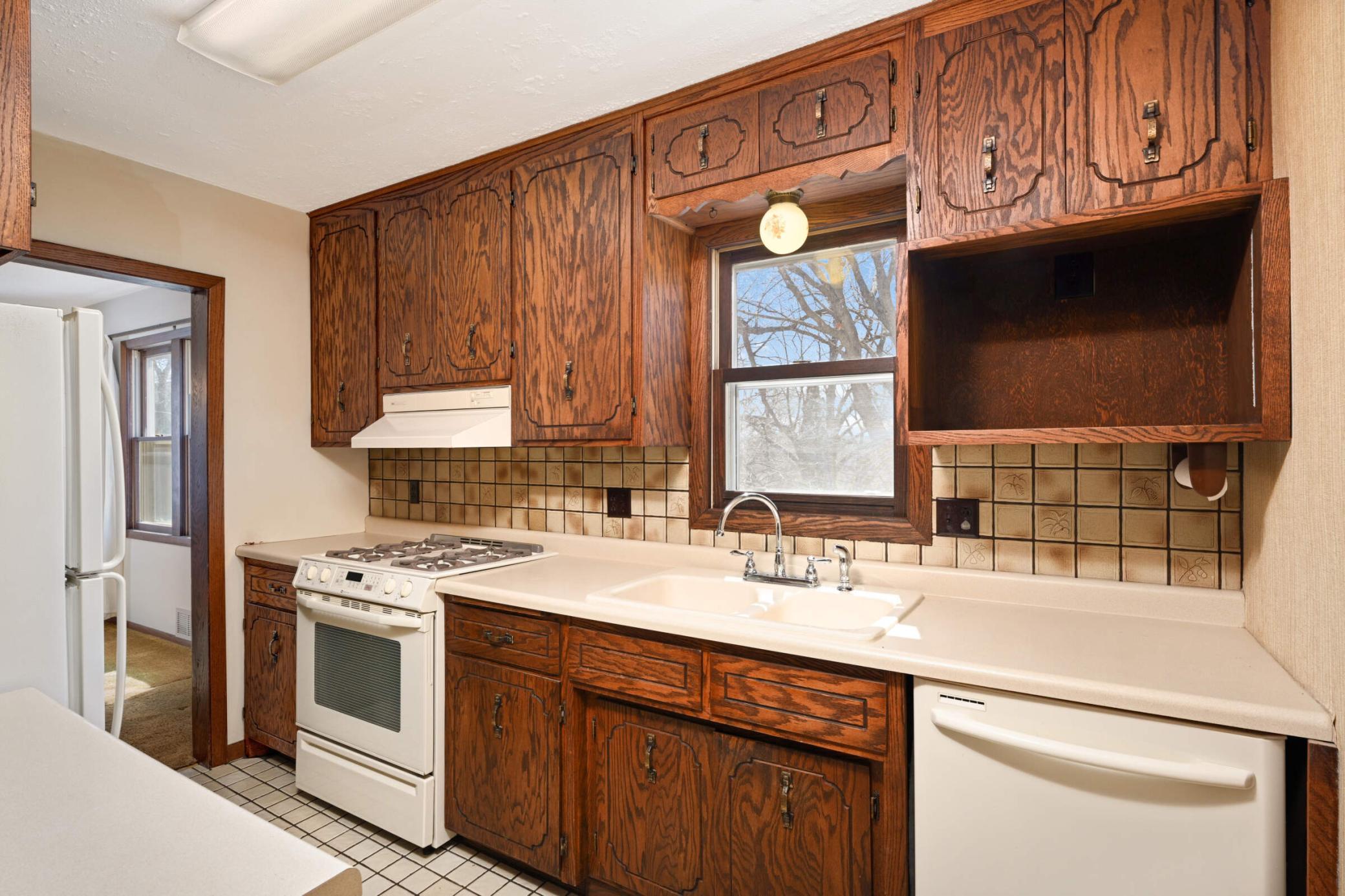 5116 Beacon Hill Road Minnetonka, MN 55345 - Photo 14 of 28 Gallery Image 14