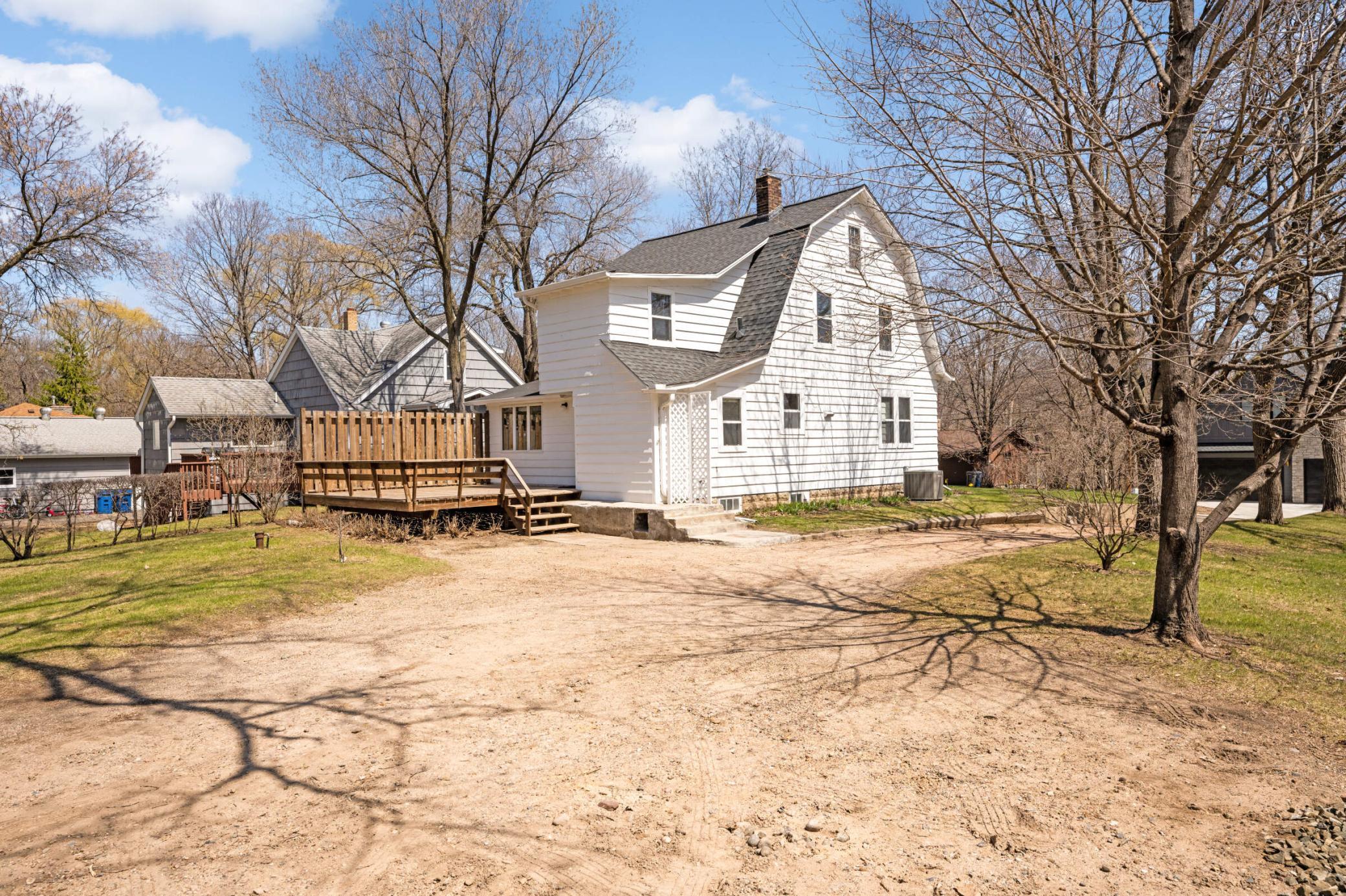 5116 Beacon Hill Road Minnetonka, MN 55345 - Photo 3 of 28 Gallery Image 3