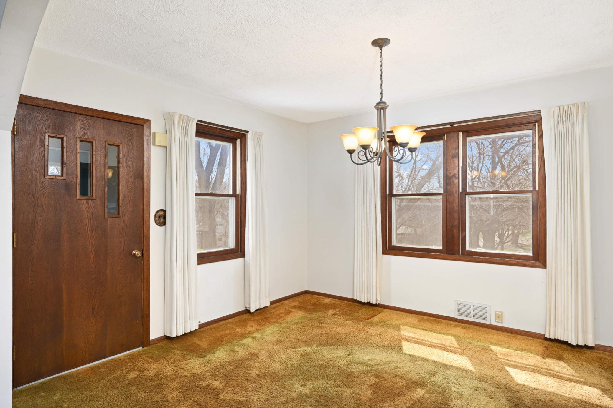 5116 Beacon Hill Road Minnetonka, MN 55345 - Photo 8 of 28 Gallery Image 8