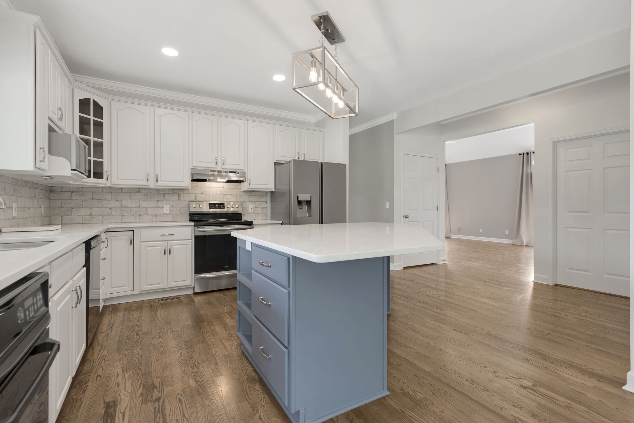 1576 Old Hillsboro Road Franklin, TN 37069 - Photo 18 of 66 a kitchen with kitchen island a sink wooden floor and stainless steel appliances
