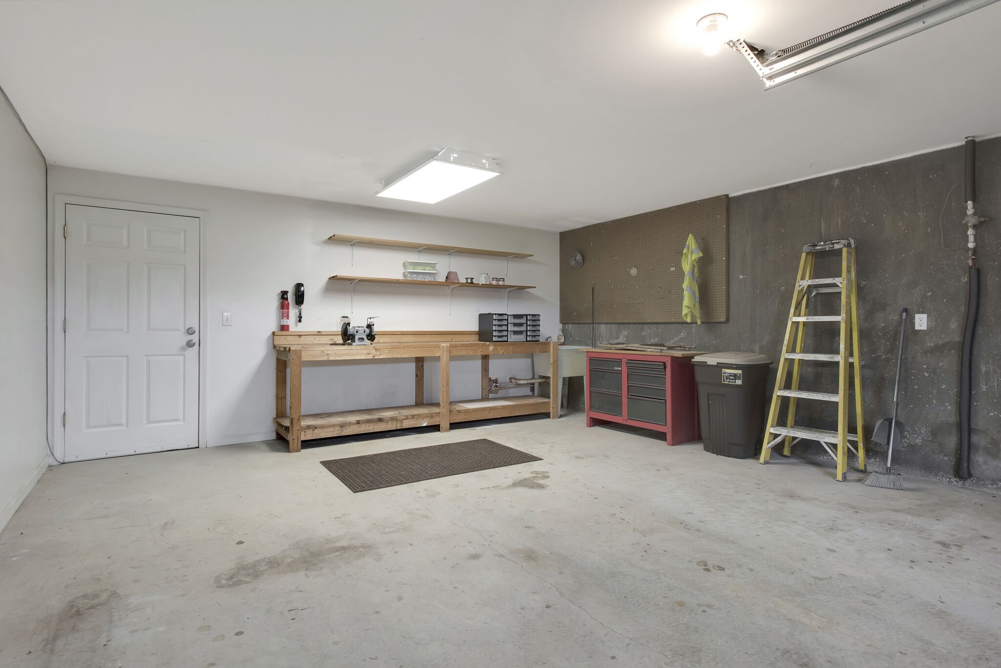 1576 Old Hillsboro Road Franklin, TN 37069 - Photo 51 of 66 a living room with furniture and a flat screen tv