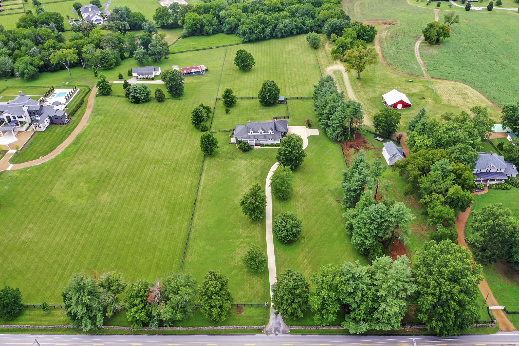 1576 Old Hillsboro Road Franklin, TN 37069 - Photo 64 of 66 an aerial view of garden