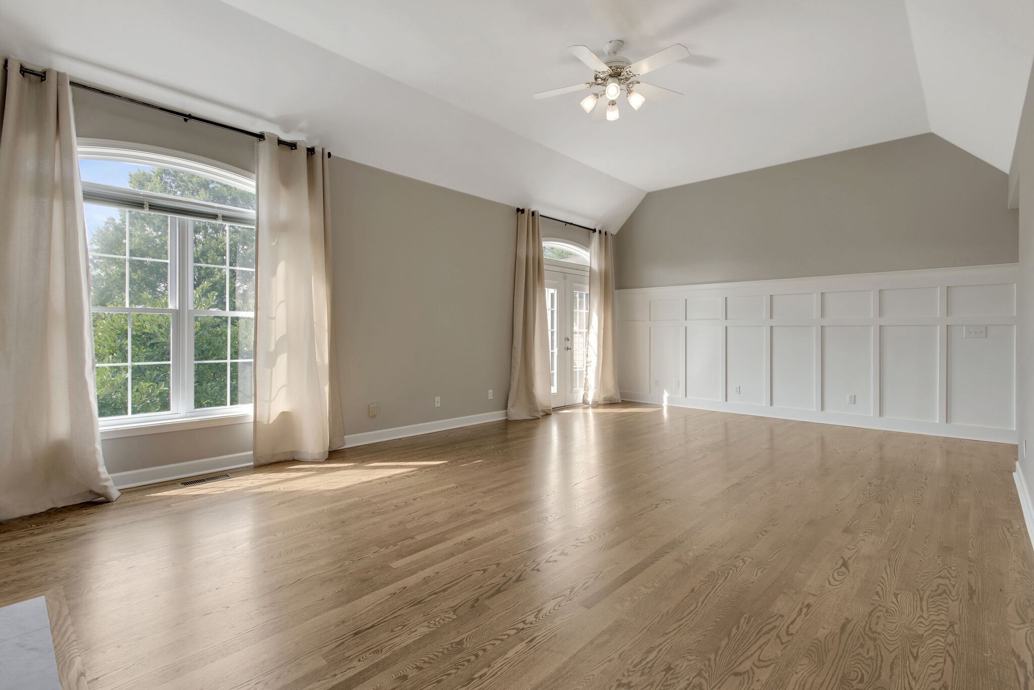 1576 Old Hillsboro Road Franklin, TN 37069 - Photo 9 of 66 a view of livingroom with hardwood floor and ceiling fan