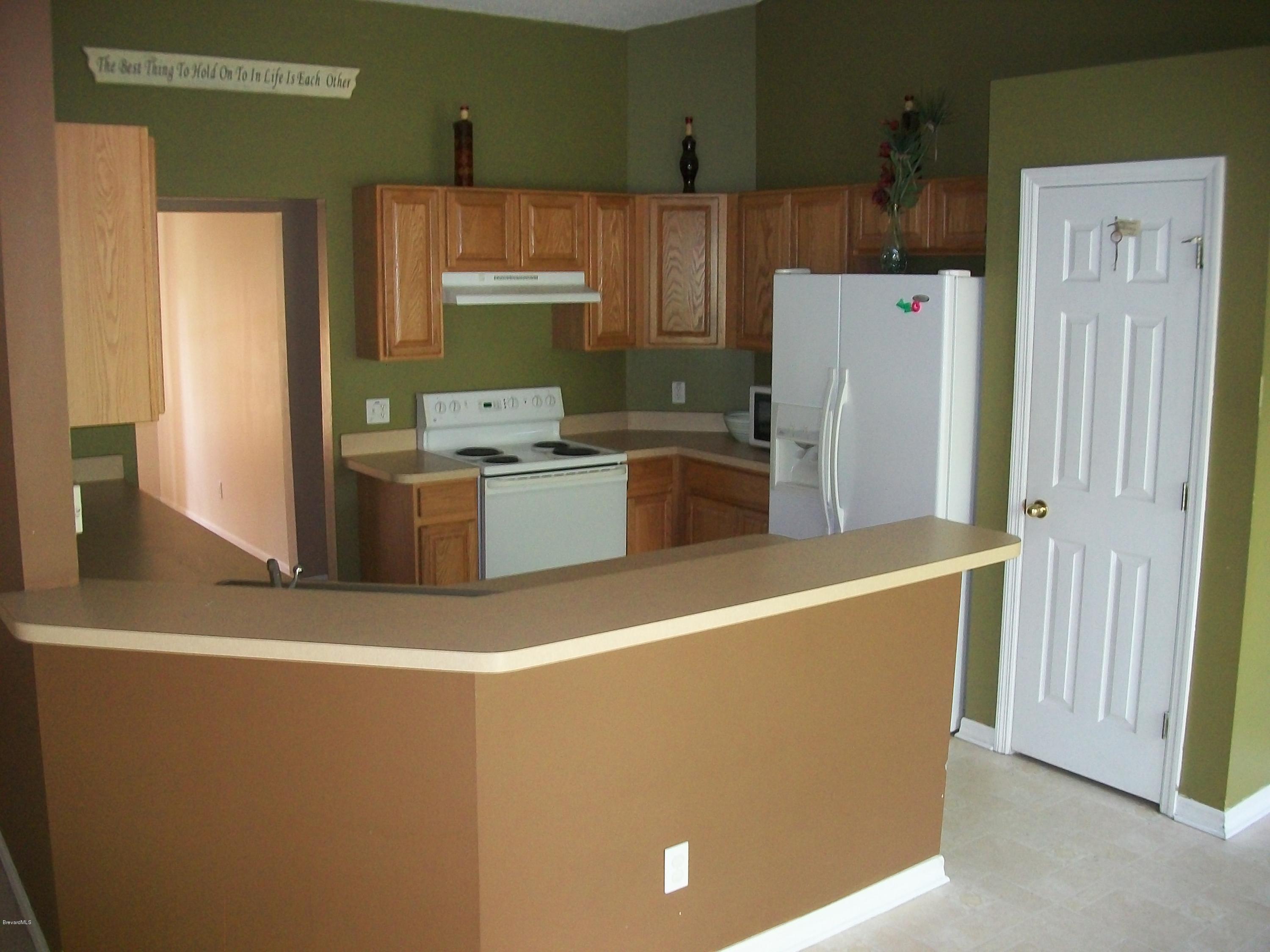 497 Australian Road Northwest Palm Bay, FL 32907 - Photo 5 of 14 Kitchen w/ Breakfast Bar