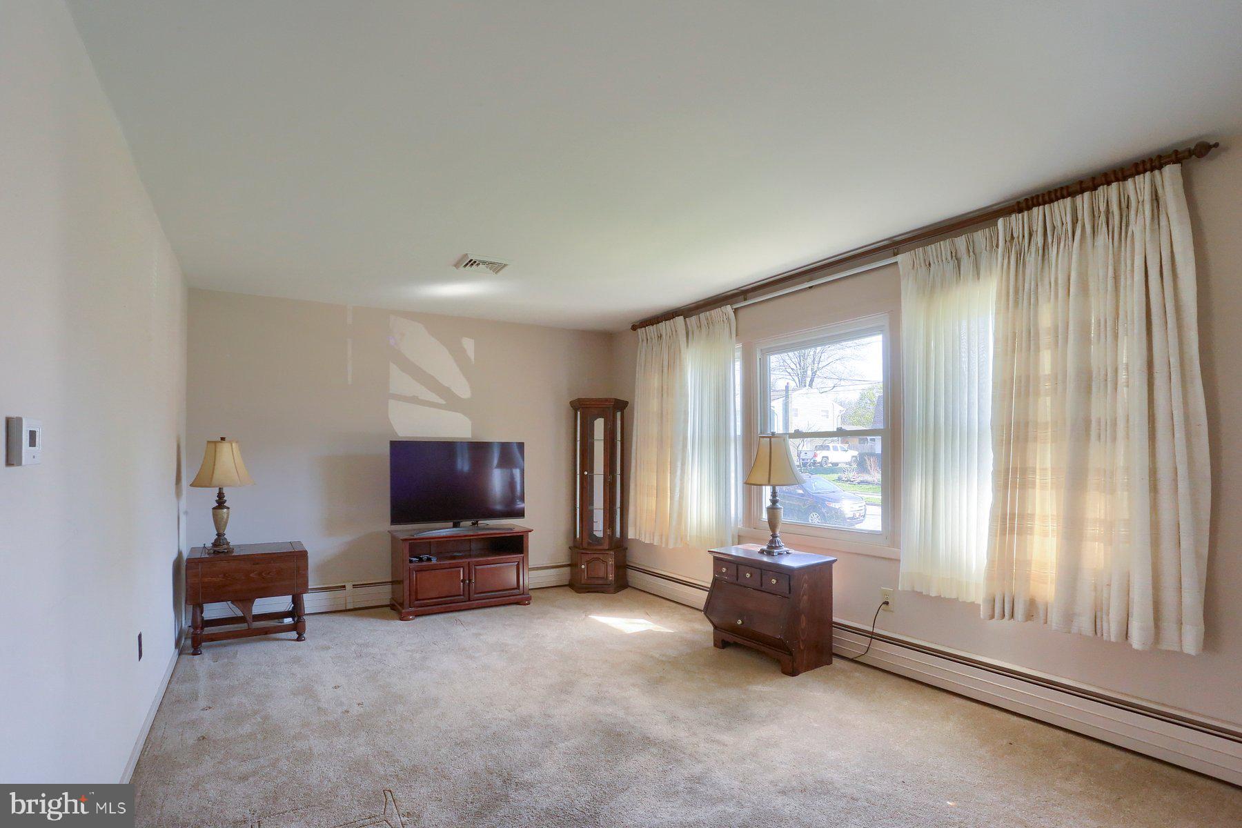 704 Charles Road Dauphin, PA 17018 - Photo 4 of 32