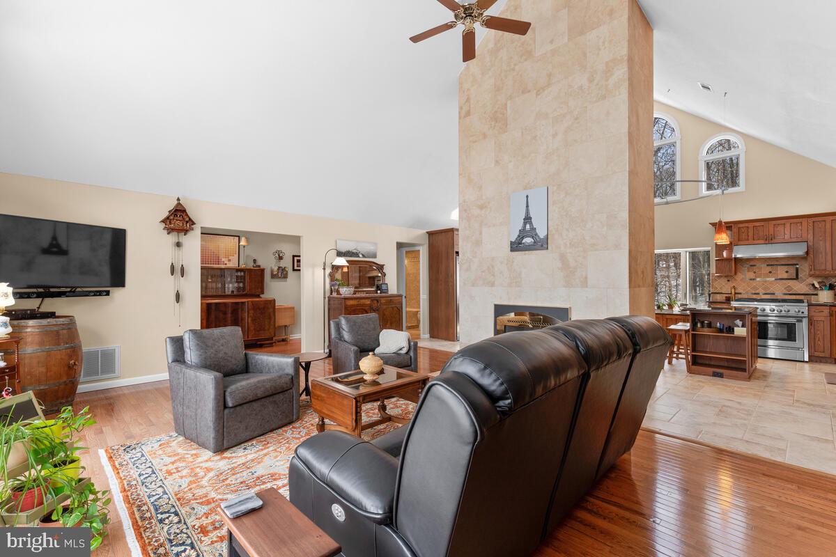 9650 Evans Ford Road Manassas, VA 20111 - Photo 13 of 69 Living Room