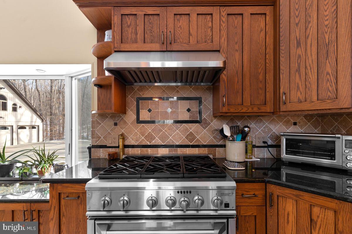 9650 Evans Ford Road Manassas, VA 20111 - Photo 20 of 69 Kitchen with Gas Range