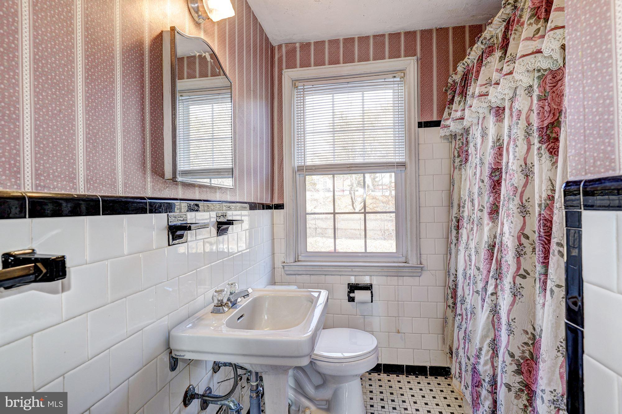 429 Whitfield Road Baltimore, MD 21228 - Photo 15 of 33 Full Bath