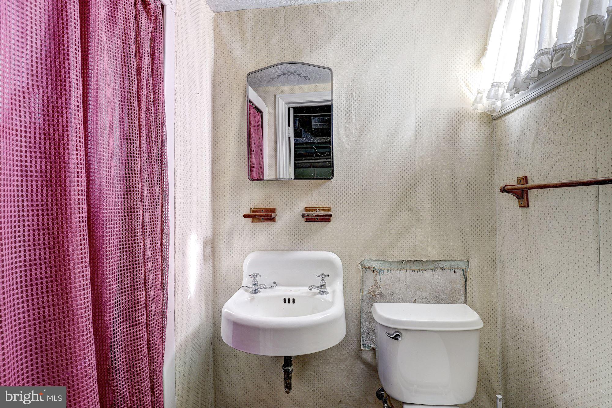429 Whitfield Road Baltimore, MD 21228 - Photo 19 of 33 Full Bath