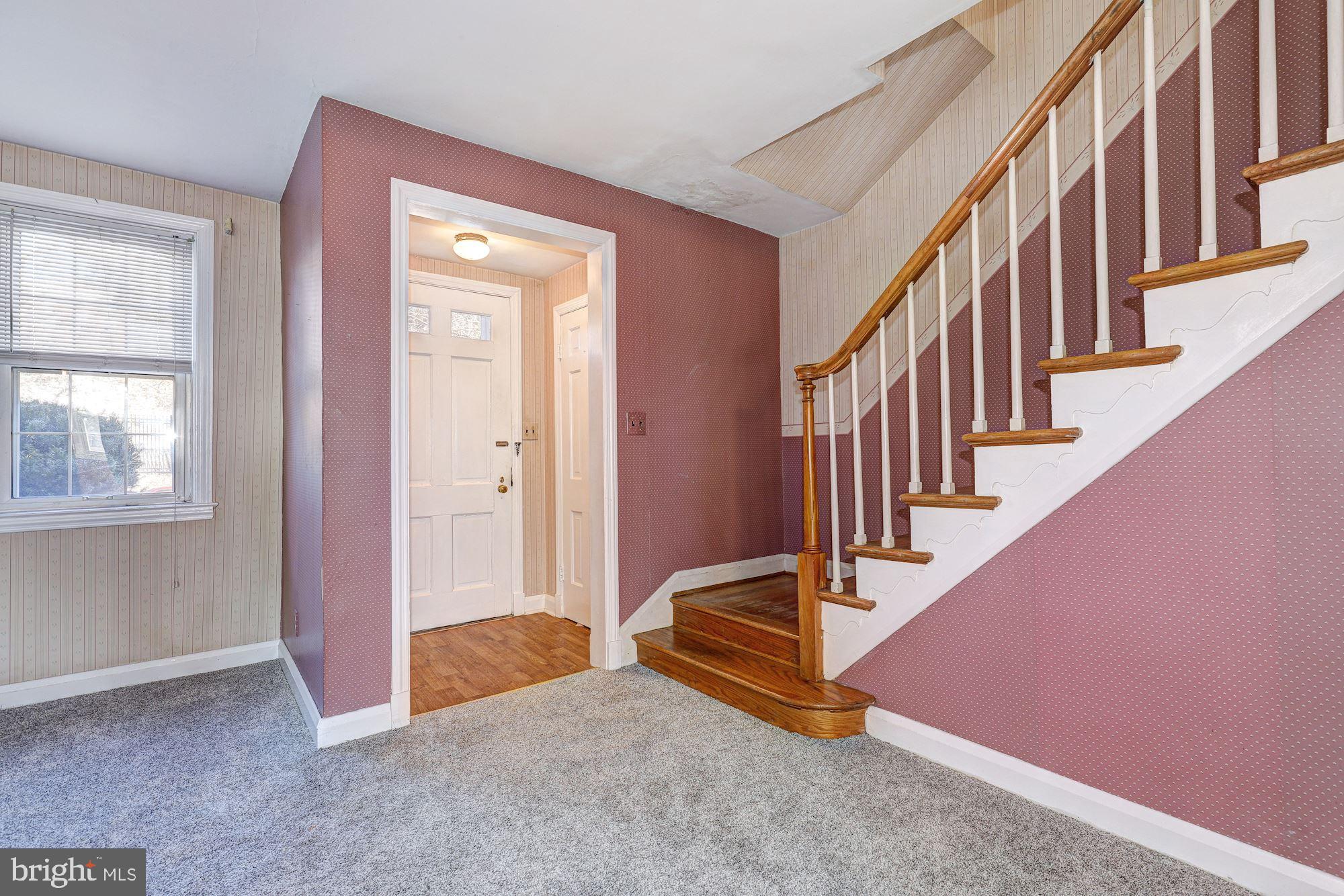429 Whitfield Road Baltimore, MD 21228 - Photo 2 of 33 Foyer