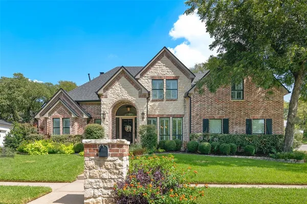 $649,999 | 1601 Minnie Lane, Bedford, TX 76022