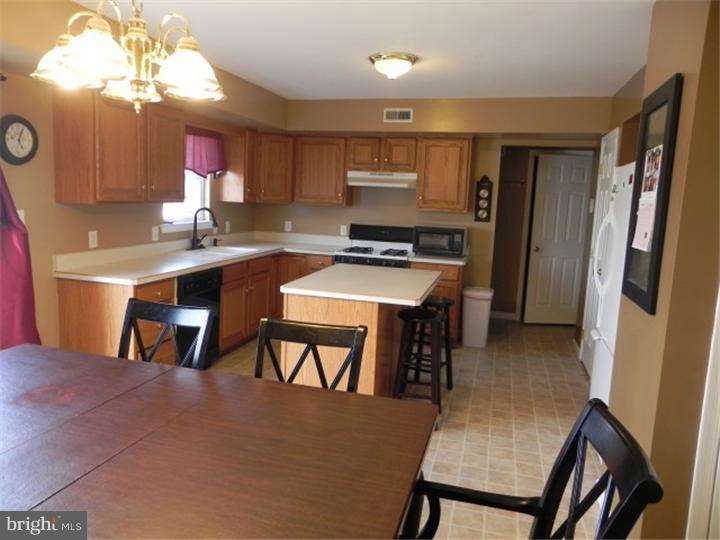 4491 Hillside Road Reading, PA 19606 - Photo 4 of 21 Gallery Image 4