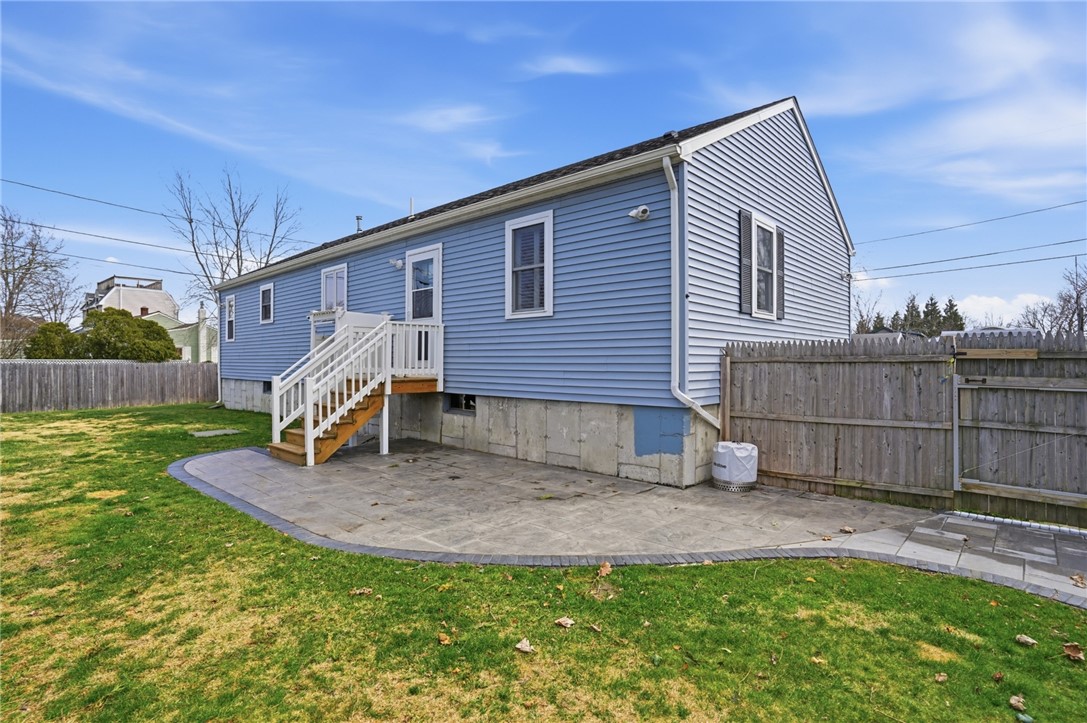 77 Walnut Street Portsmouth, RI 02871 - Photo 14 of 33