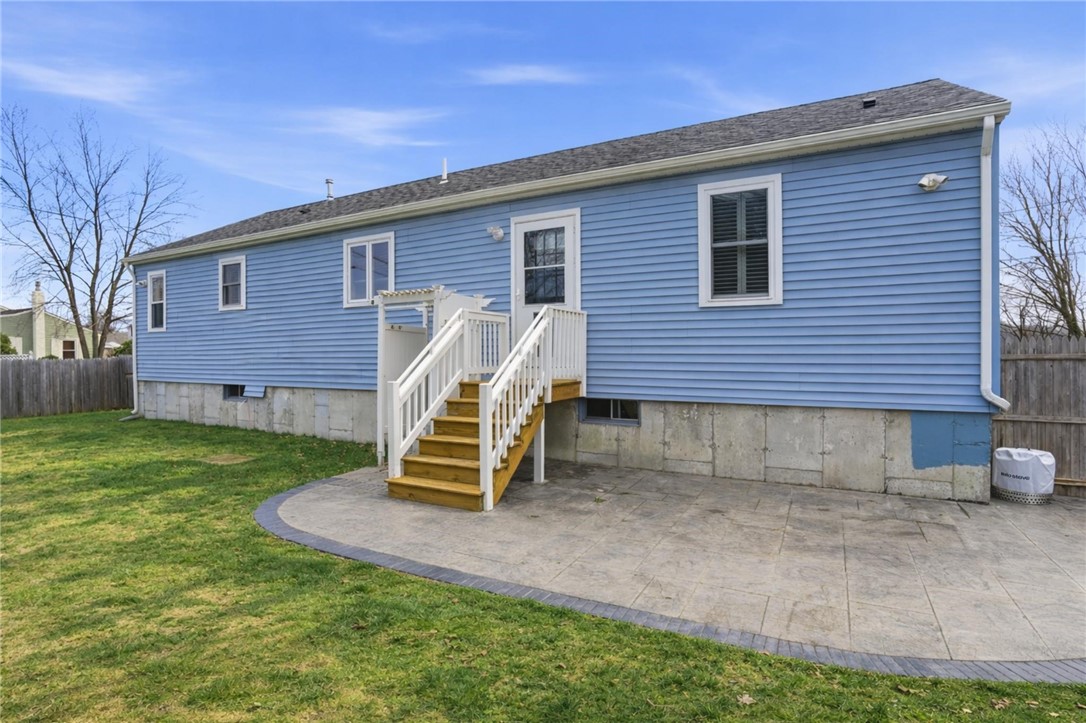 77 Walnut Street Portsmouth, RI 02871 - Photo 16 of 33