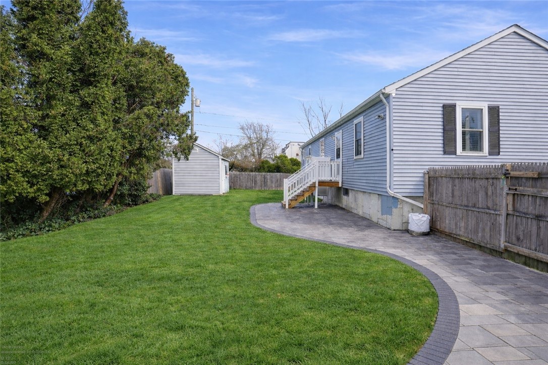 77 Walnut Street Portsmouth, RI 02871 - Photo 2 of 33