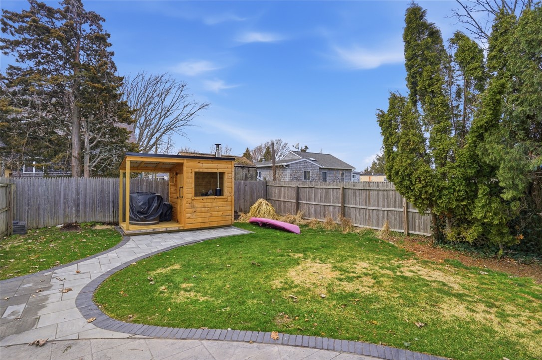 77 Walnut Street Portsmouth, RI 02871 - Photo 3 of 33