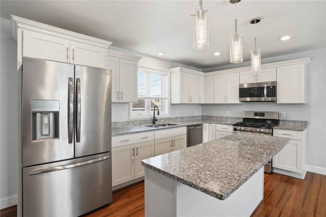 77 Walnut Street Portsmouth, RI 02871 - Photo 5 of 33