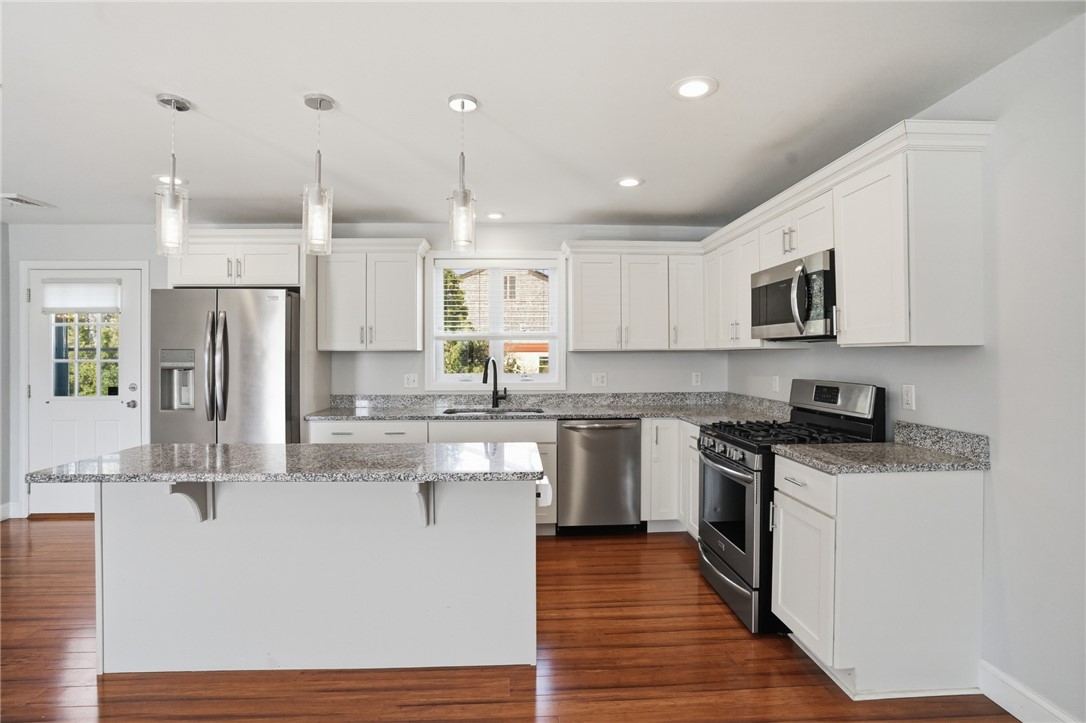 77 Walnut Street Portsmouth, RI 02871 - Photo 6 of 33