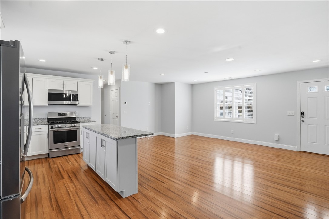77 Walnut Street Portsmouth, RI 02871 - Photo 7 of 33