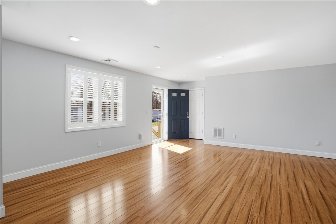 77 Walnut Street Portsmouth, RI 02871 - Photo 8 of 33