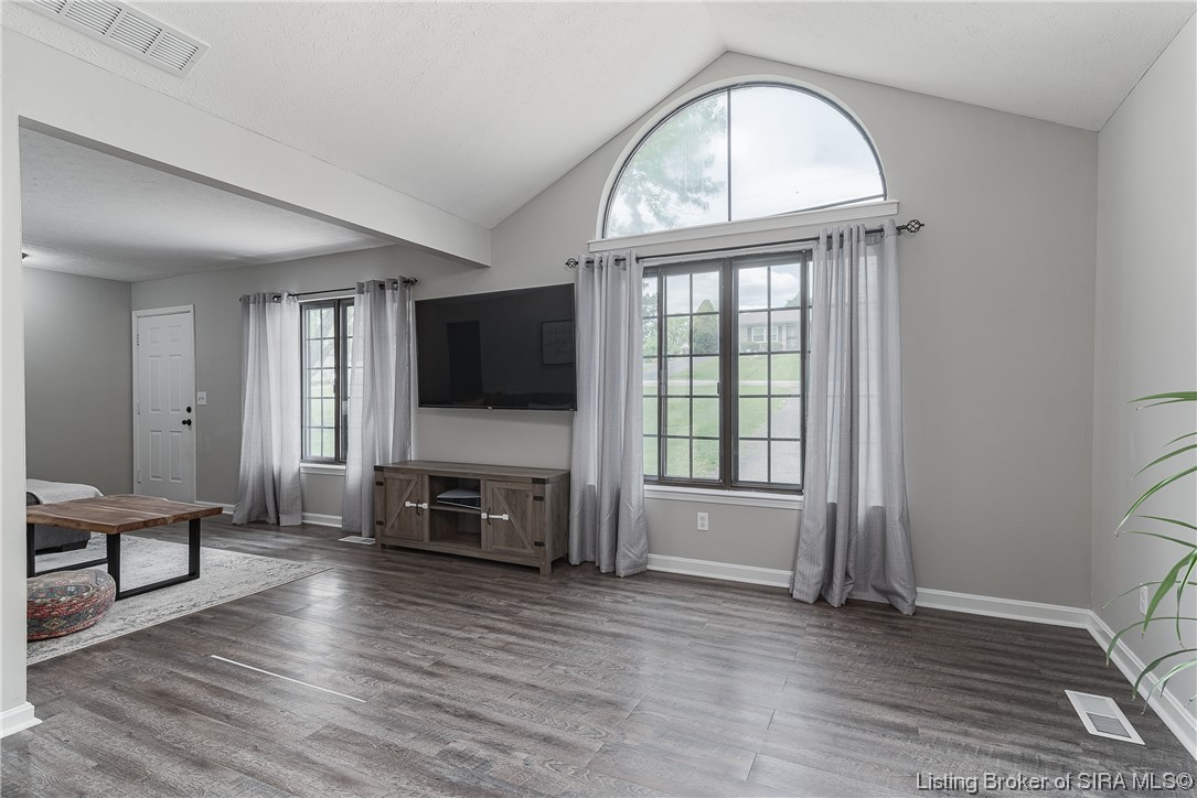 2135 Cherry Circle Georgetown, IN 47122 - Photo 8 of 27 Gallery Image 8