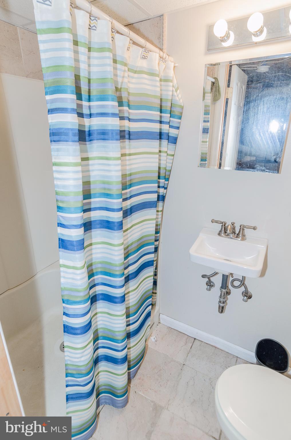 406 Grovethorn Road Baltimore, MD 21220 - Photo 22 of 30 Bath