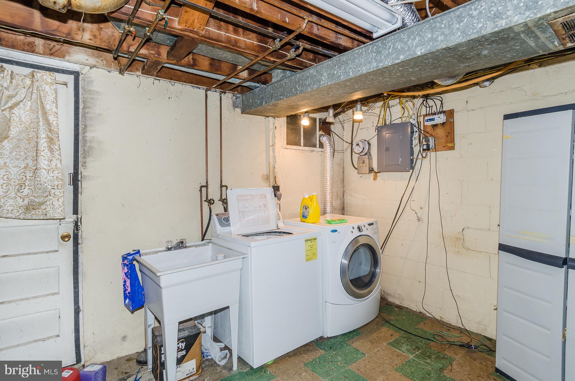 406 Grovethorn Road Baltimore, MD 21220 - Photo 23 of 30 Laundry area
