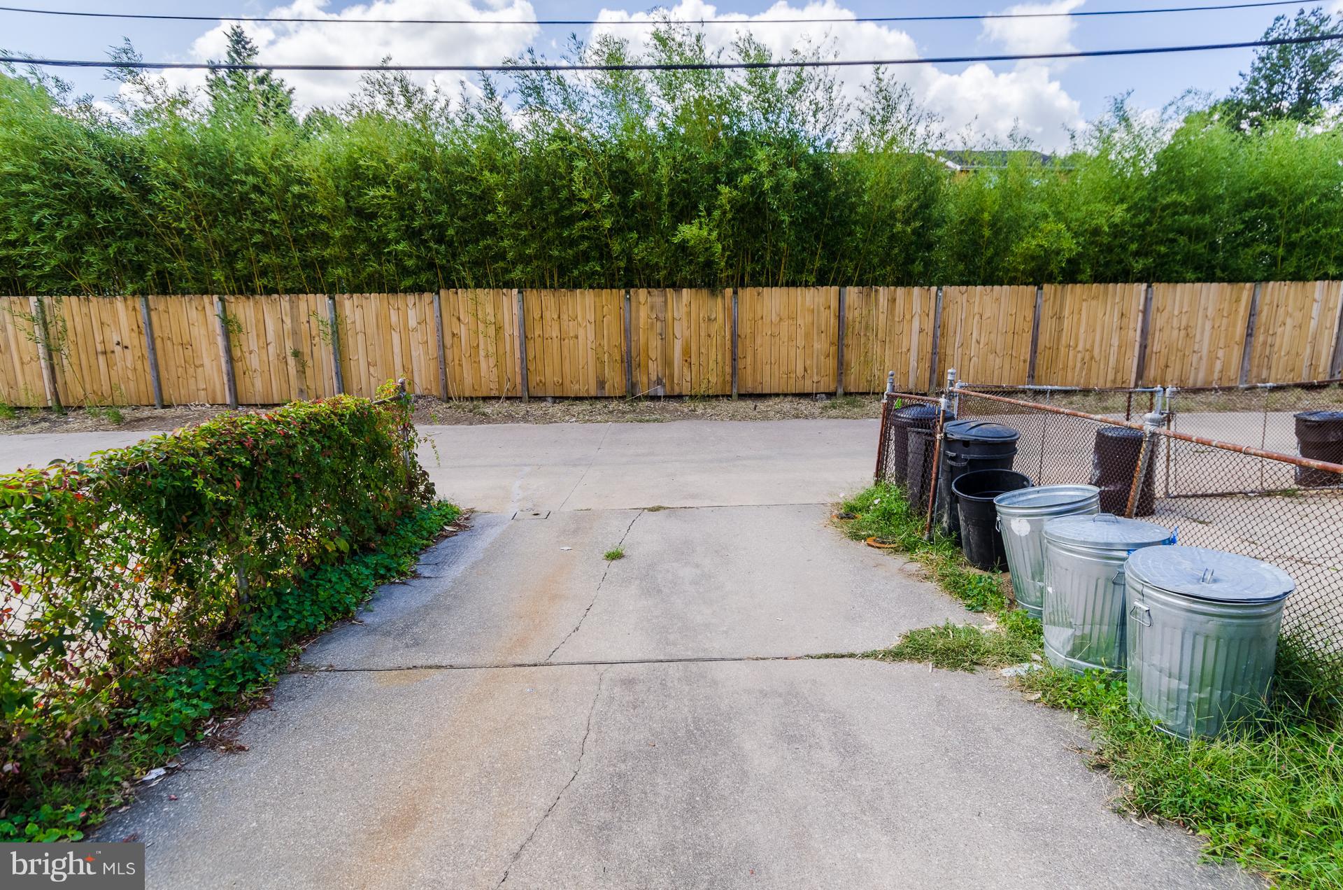 406 Grovethorn Road Baltimore, MD 21220 - Photo 25 of 30 Parking pad