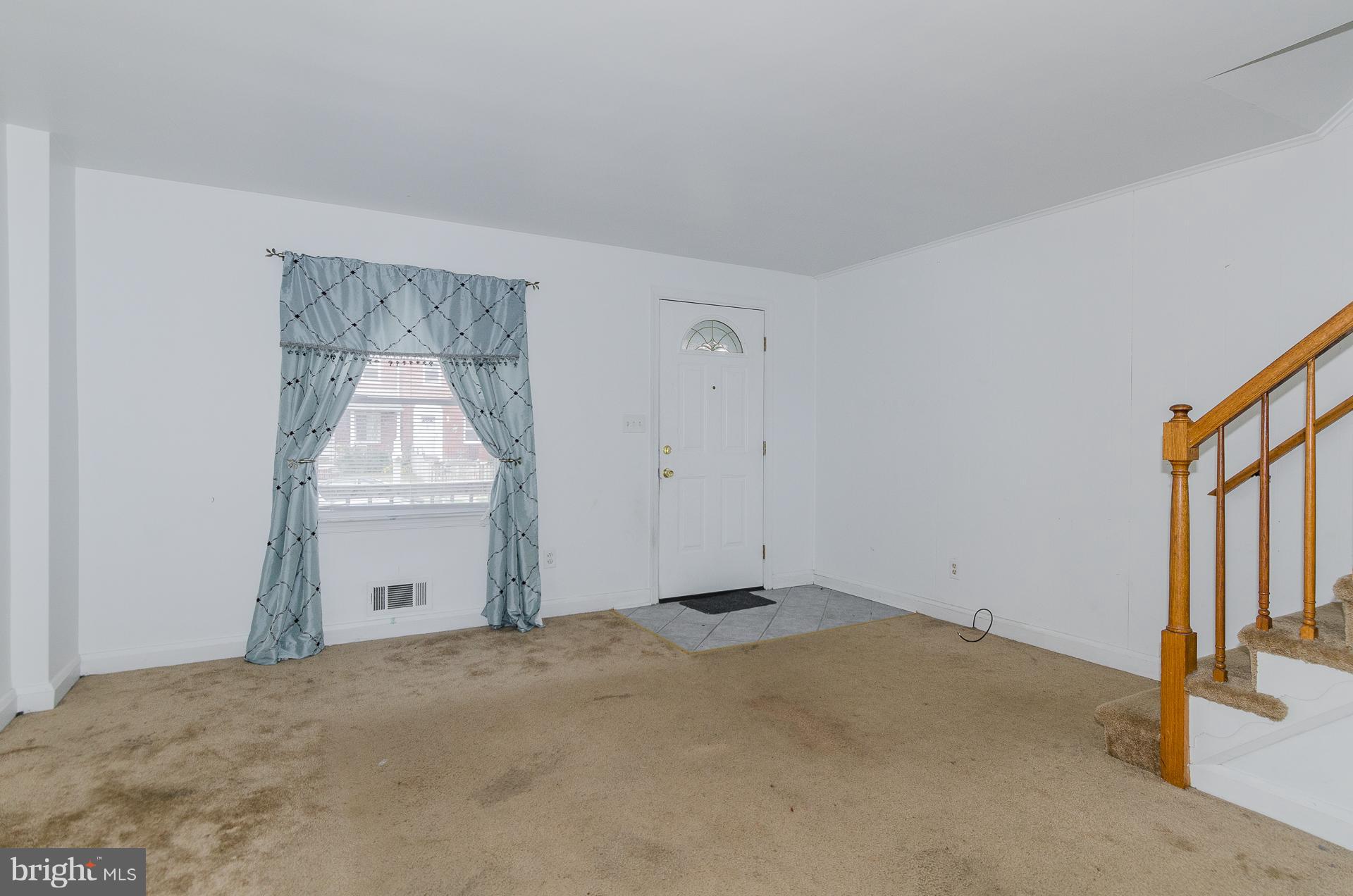 406 Grovethorn Road Baltimore, MD 21220 - Photo 4 of 30 Living Room