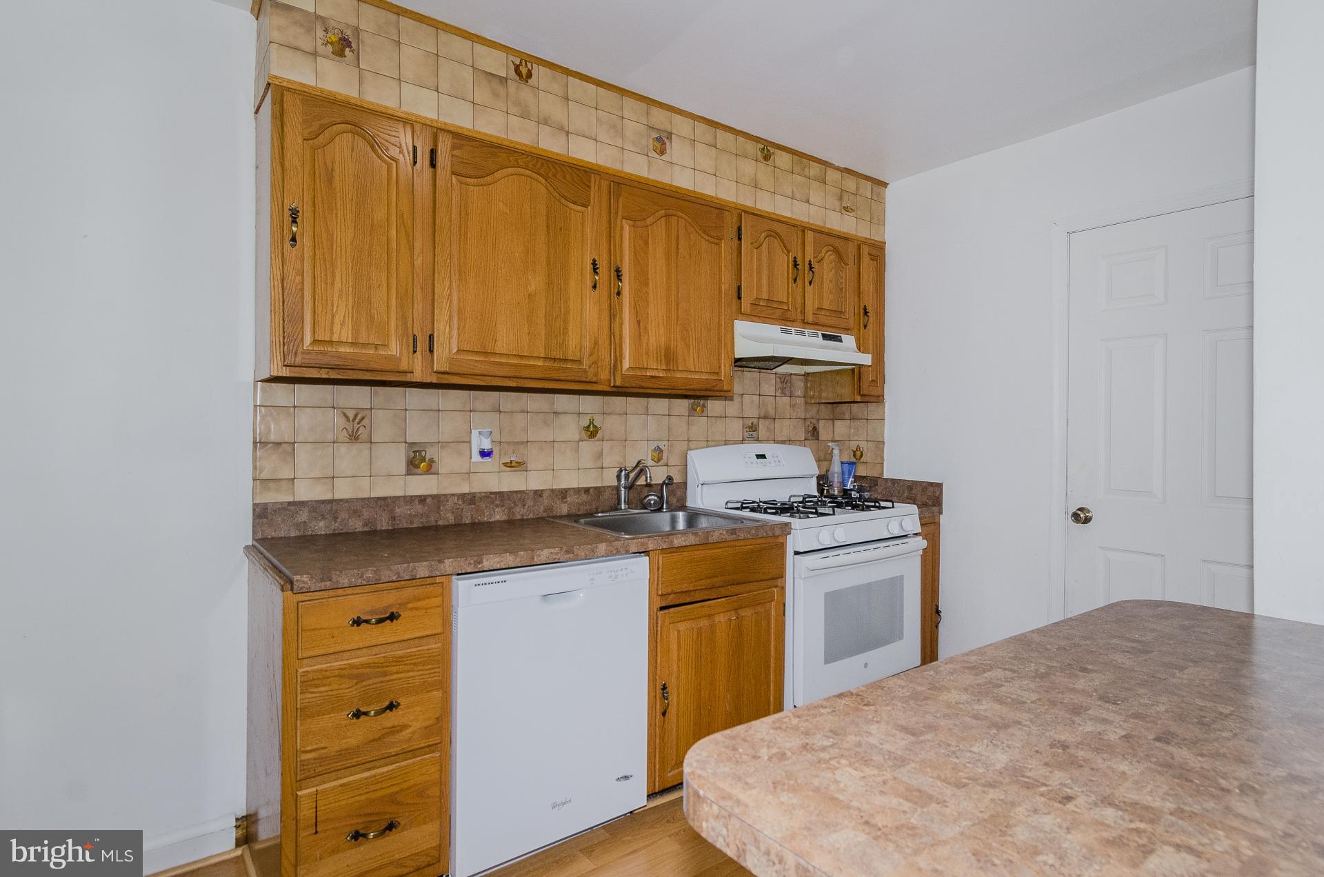406 Grovethorn Road Baltimore, MD 21220 - Photo 8 of 30 Kitchen