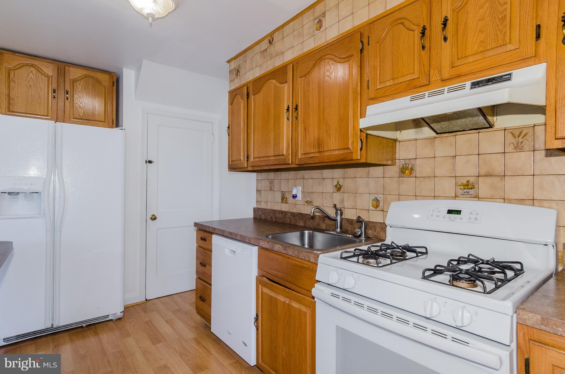 406 Grovethorn Road Baltimore, MD 21220 - Photo 10 of 30 Kitchen