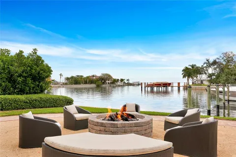 $1,100,000 | 1325 Snell Isle Boulevard Northeast, Unit 711, St. Petersburg, FL 33704