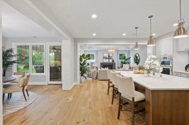 $1,336,900 | 25370 Park Lane, Excelsior, MN 55331