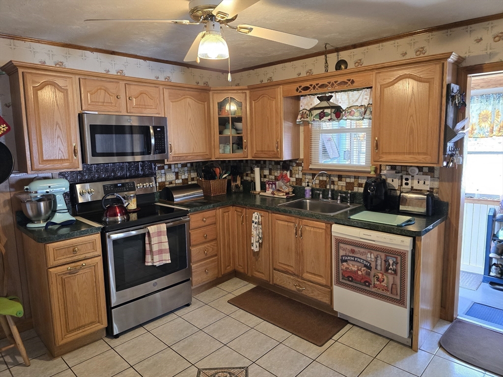 4 Chester Avenue Ware, MA 01082 - Photo 17 of 40 Gallery Image 17