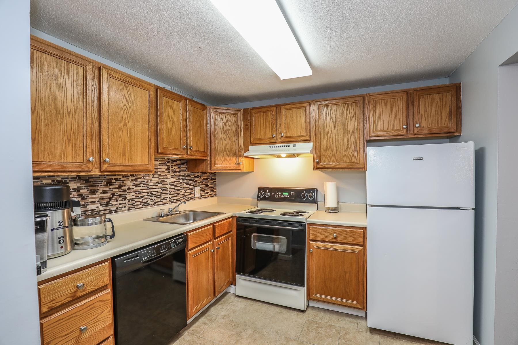110 English Village Road, Unit 302 Manchester, NH 03102 - Photo 7 of 19 Gallery Image 7