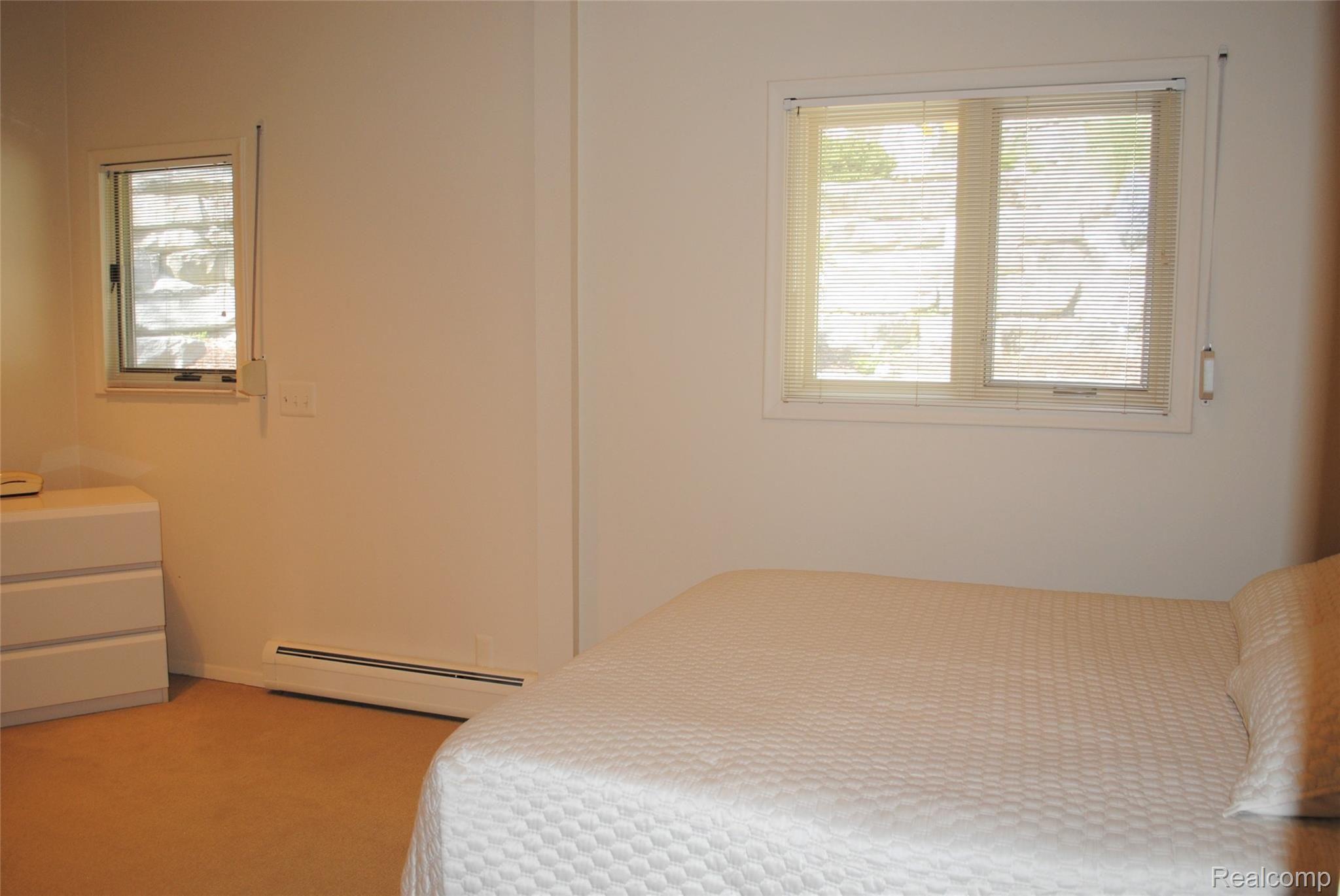 34100 Quaker Valley Road Farmington, MI 48331 - Photo 20 of 27 BEDROOM 3