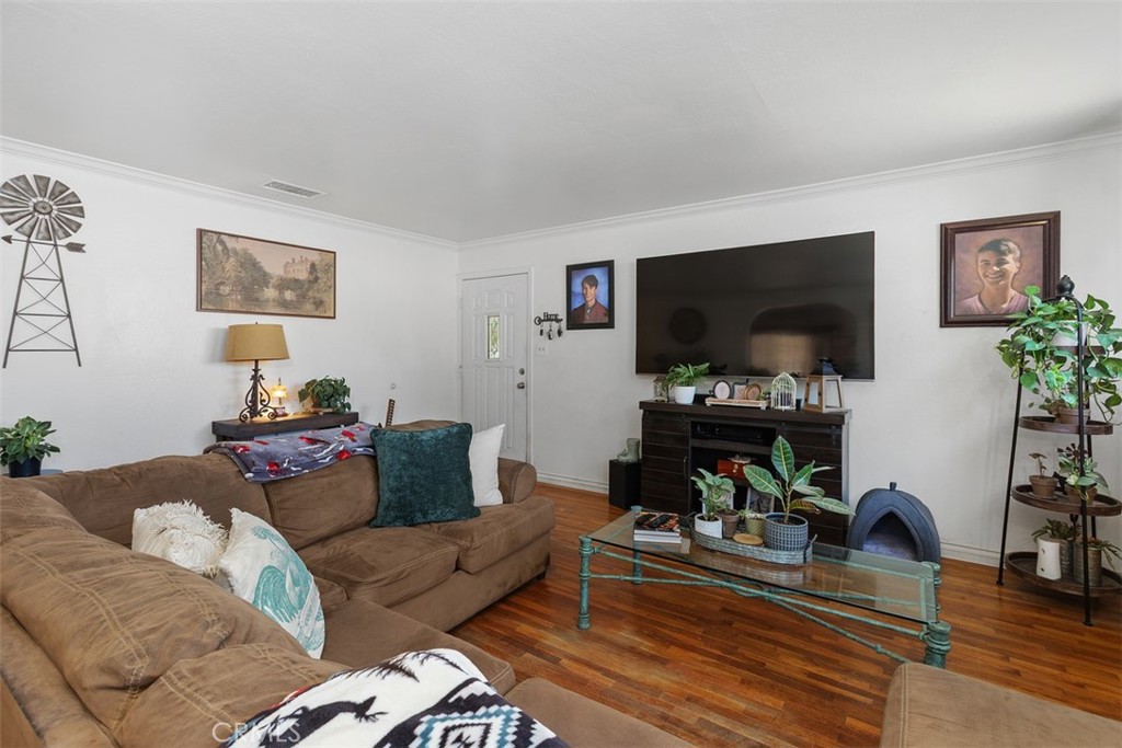 3818 Ogden Way Riverside, CA 92501 - Photo 7 of 28