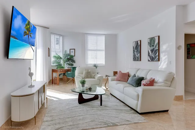 $4,200 | 255 Evernia Street, Unit 1008, West Palm Beach, FL 33401