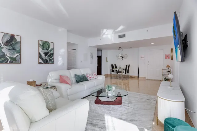 $4,200 | 255 Evernia Street, Unit 1008, West Palm Beach, FL 33401