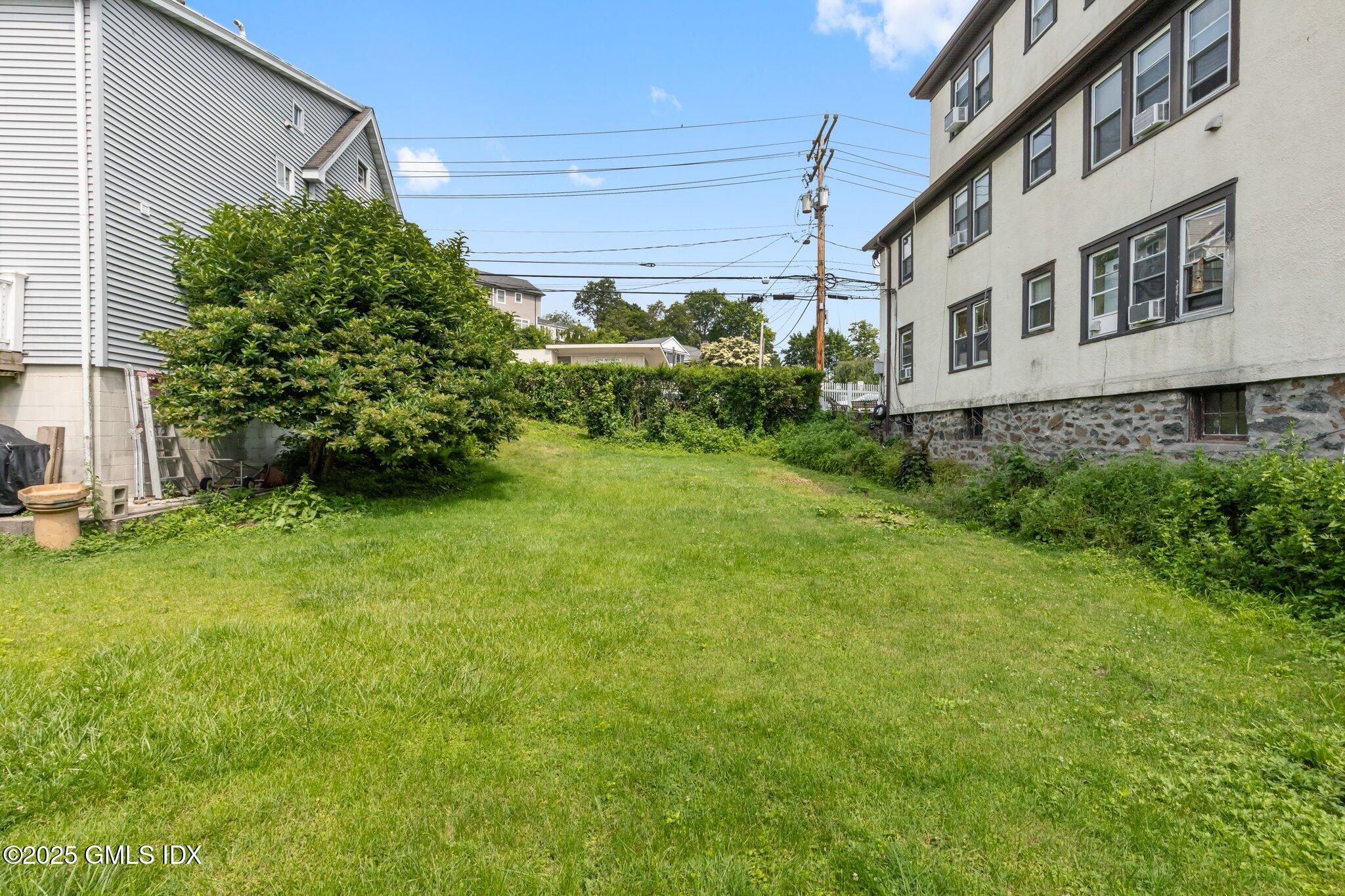 79 Hamilton Avenue, Unit B Greenwich, CT 06830 - Photo 10 of 18 a view of a house with a garden