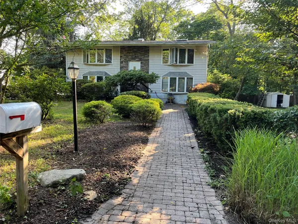 $4,000 | 28 Longhorn Lane, East Setauket, NY 11733
