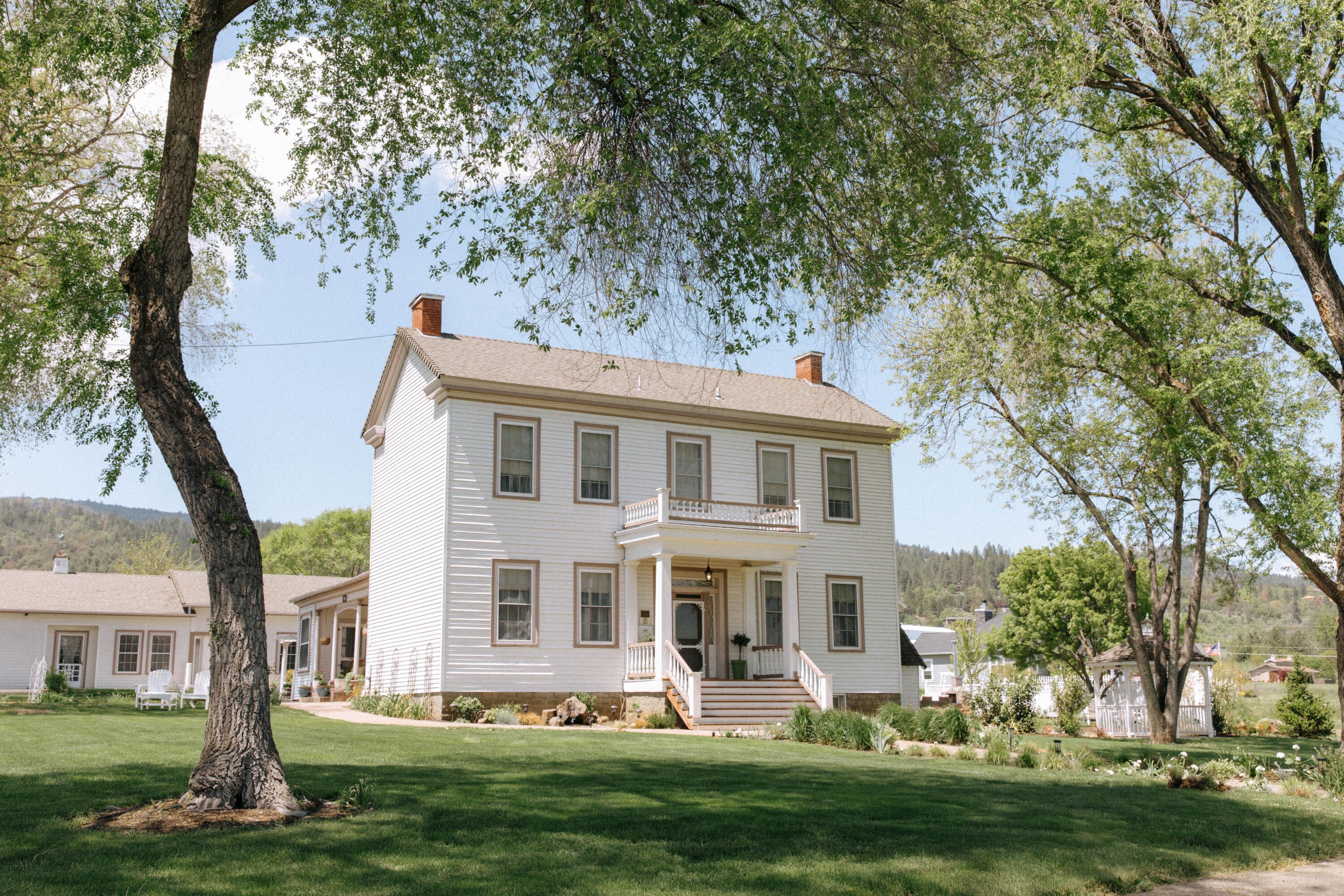 883 Old Stage Road Central Point, OR 97502 - Photo 1 of 123 040A5731
