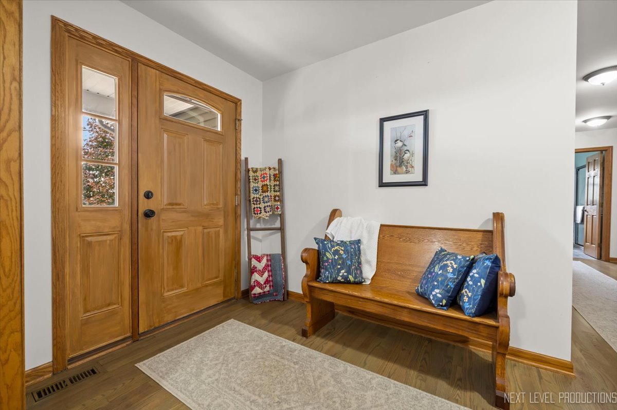 4381 North St Route Leland, IL 60531 - Photo 13 of 36 a living room with furniture and a potted plant