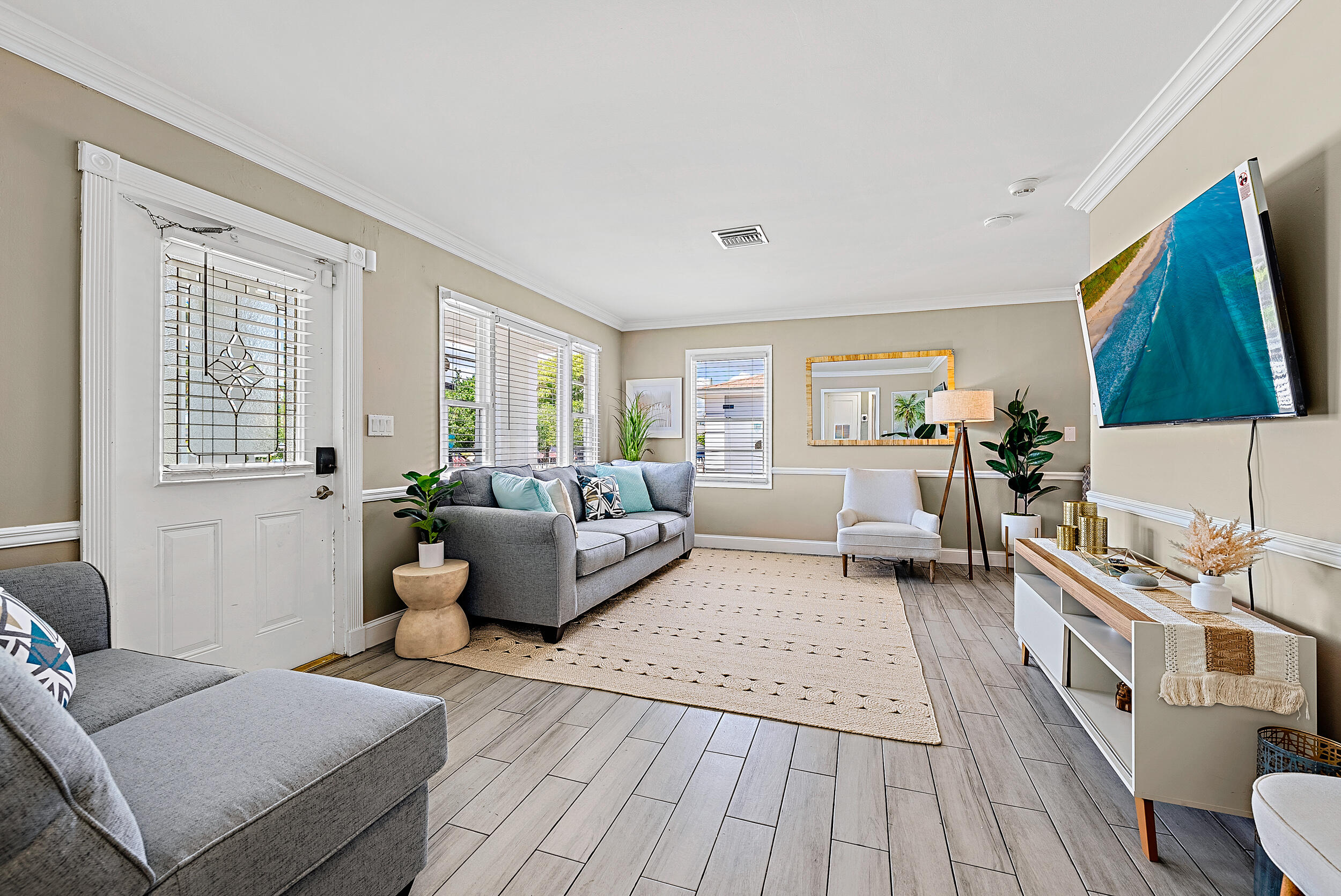 517 Colonial Road West Palm Beach, FL 33405 - Photo 2 of 23 517 Colonial Rd MLS-7