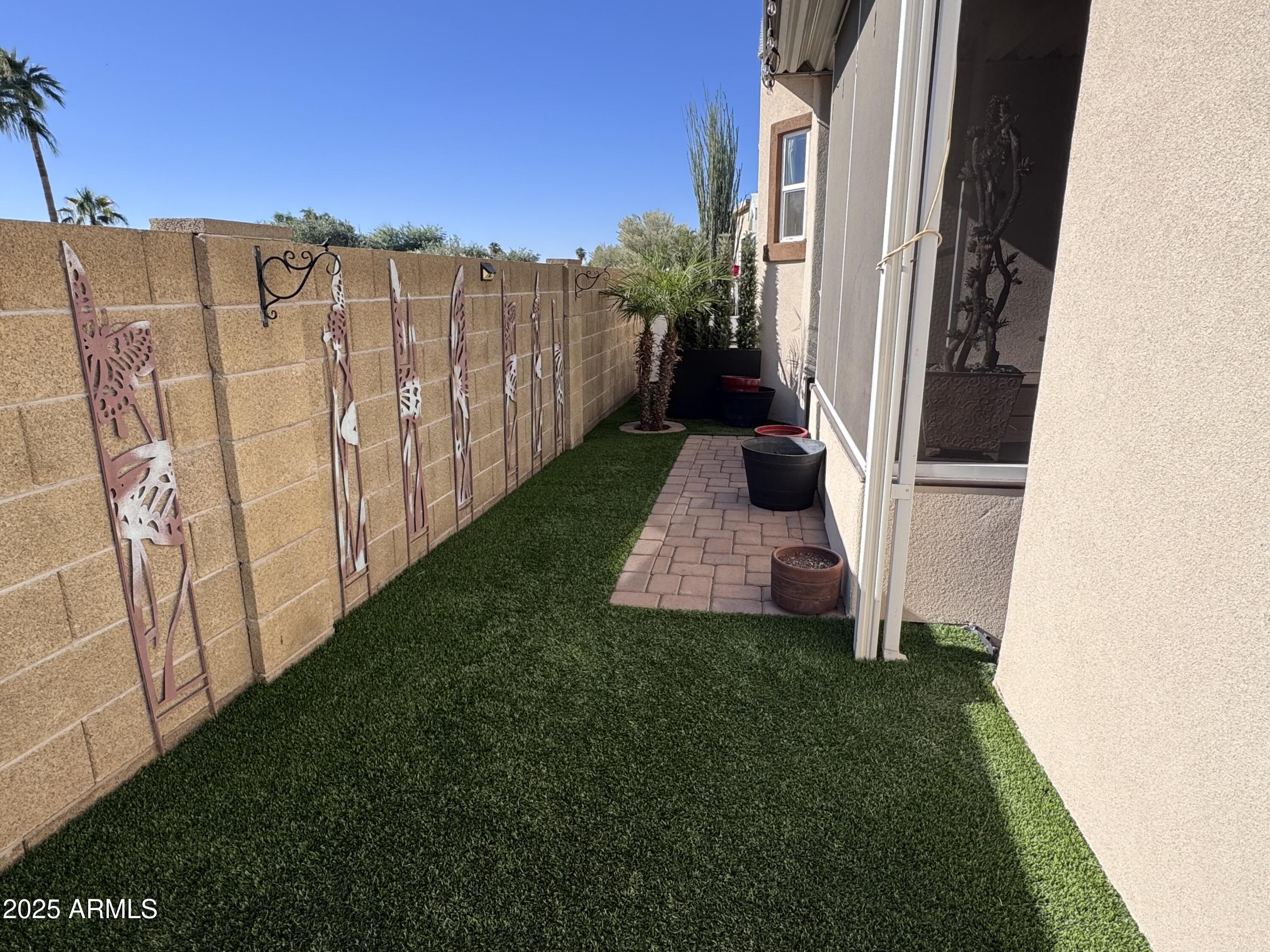 17200 West Bell Road, Unit 454 Surprise, AZ 85374 - Photo 4 of 24 a view of a back yard of the house